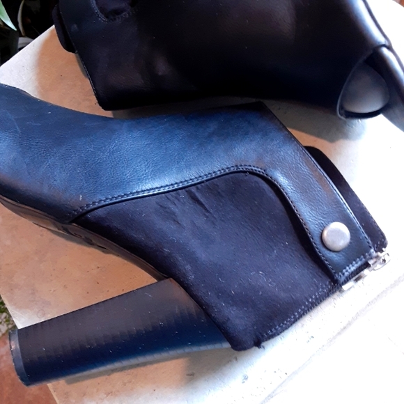 parker & sky, Peep Toe Stack Heel in Faux Leather & Suede, 9.5 - Picture 2 of 12